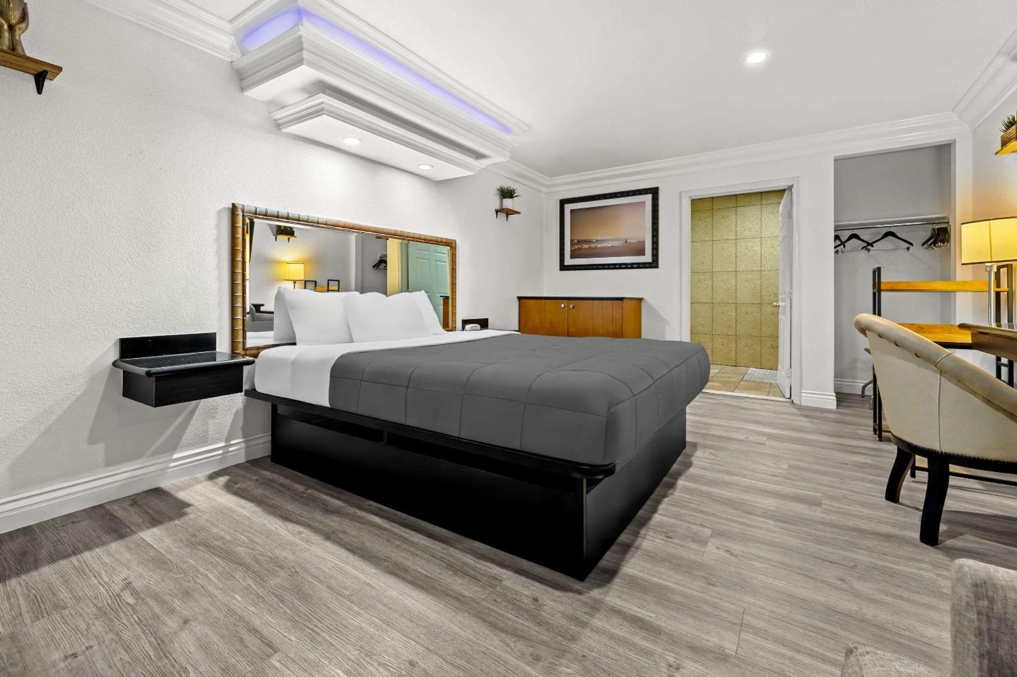 Rodeway Inn แซนตาแอนา ภายนอก รูปภาพ
