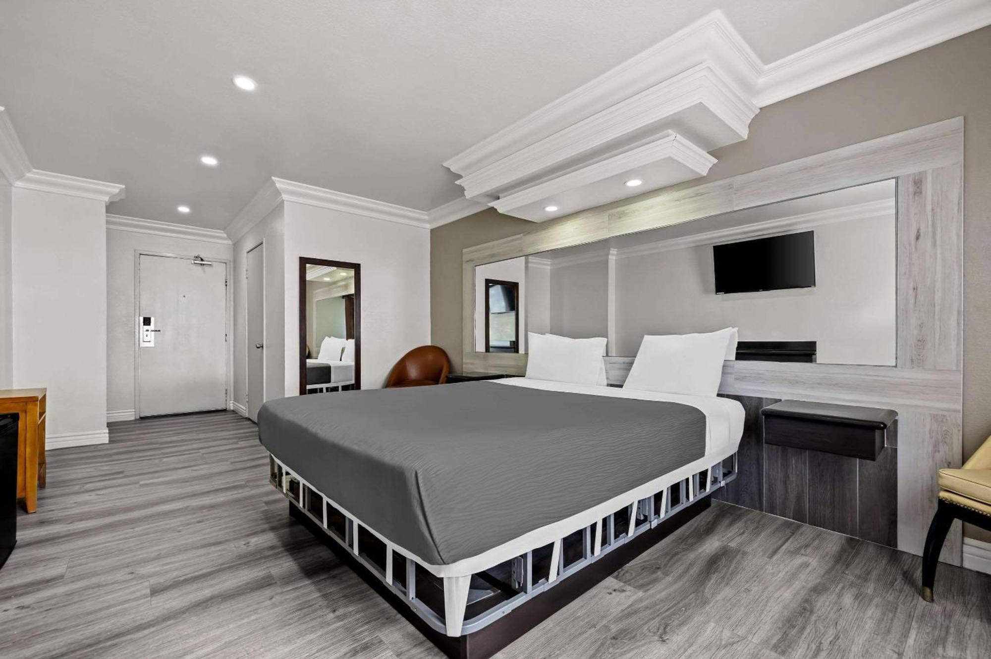 Rodeway Inn แซนตาแอนา ภายนอก รูปภาพ