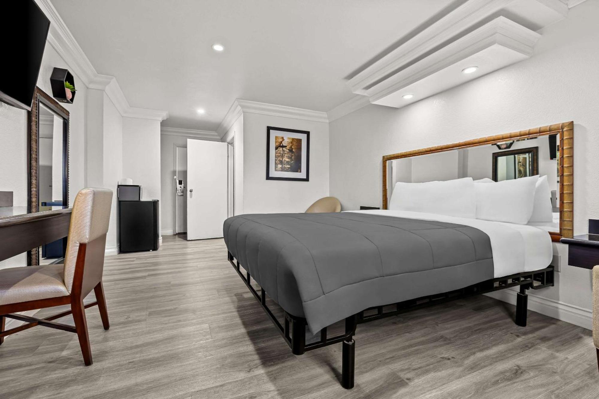 Rodeway Inn แซนตาแอนา ภายนอก รูปภาพ