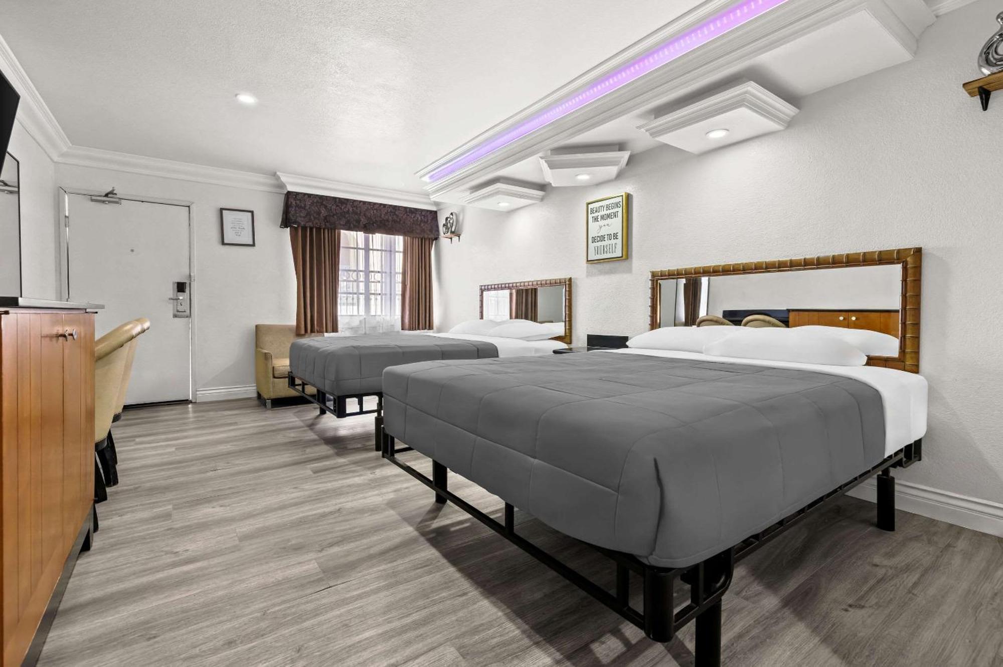 Rodeway Inn แซนตาแอนา ภายนอก รูปภาพ